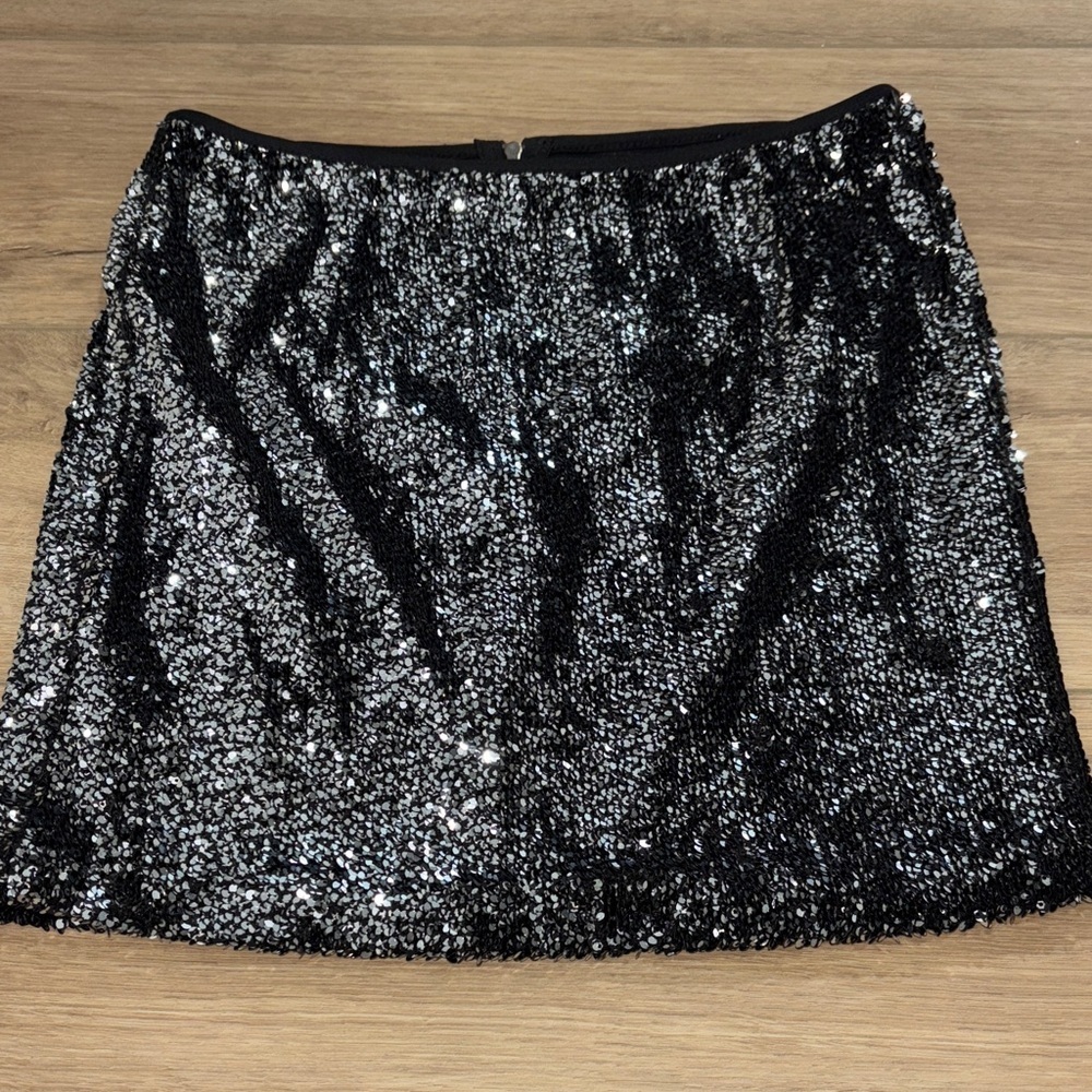 Forever 21 Black and Silver Sequin Mini Skirt size medium NWOT